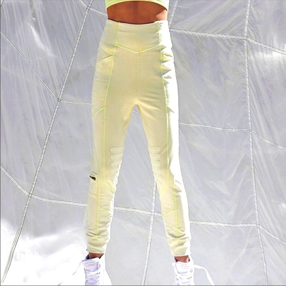 NWOT Free People Movement Windy‎ River Leggings in Lime Size XS - Picture 1 of 15